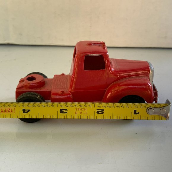 Tootsietoy Red Semi Truck Cab, Chicago 24, Red Paint Vintage from 1960s - Picture 8 of 9